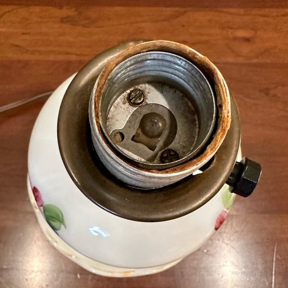 🌟HP🌟VTG 1930s-40s Fenton White Milk Glass Boudoir Lamp w/ Hand Painted Flowers - Picture 8 of 14